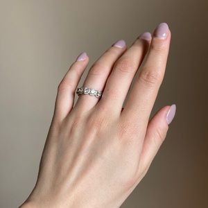 Everly Sofia Band Ring